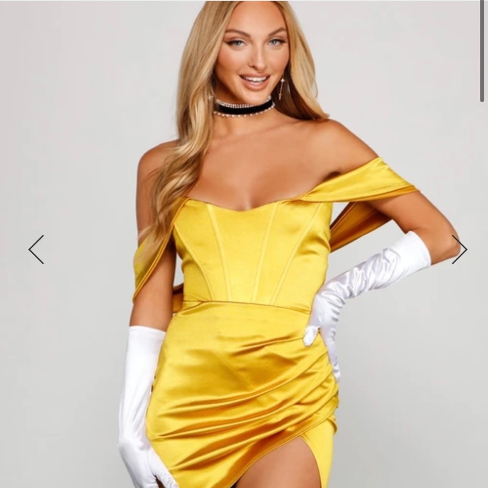 BWT. Enchanting satin top